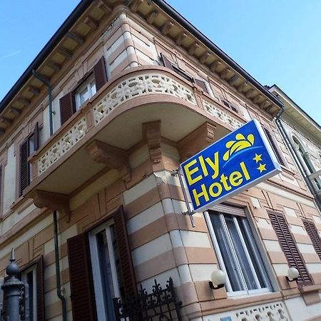 Hotel Ely В'яреджо Екстер'єр фото
