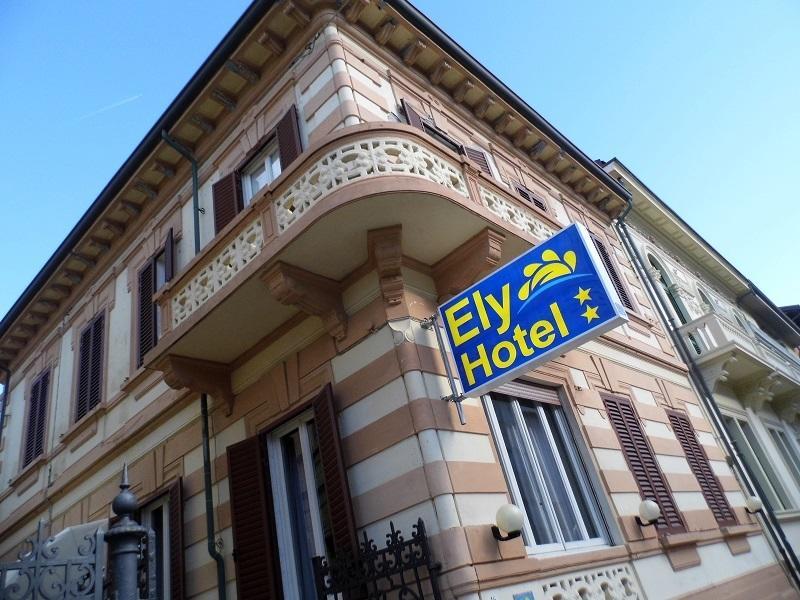 Hotel Ely В'яреджо Екстер'єр фото