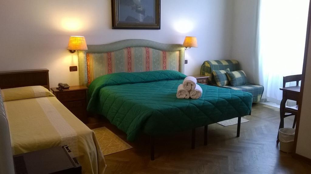 Hotel Ely В'яреджо Номер фото