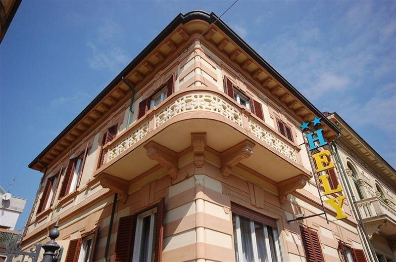 Hotel Ely В'яреджо Екстер'єр фото