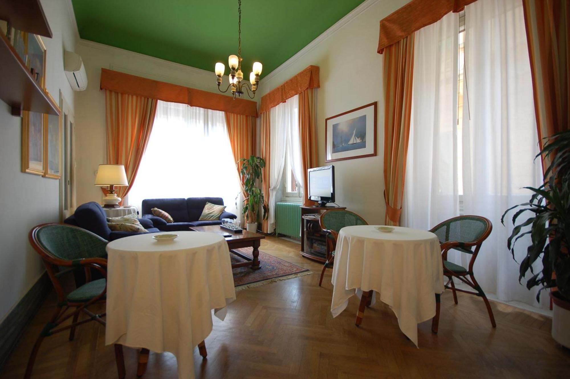 Hotel Ely В'яреджо Екстер'єр фото