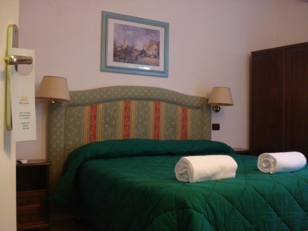 Hotel Ely В'яреджо Номер фото