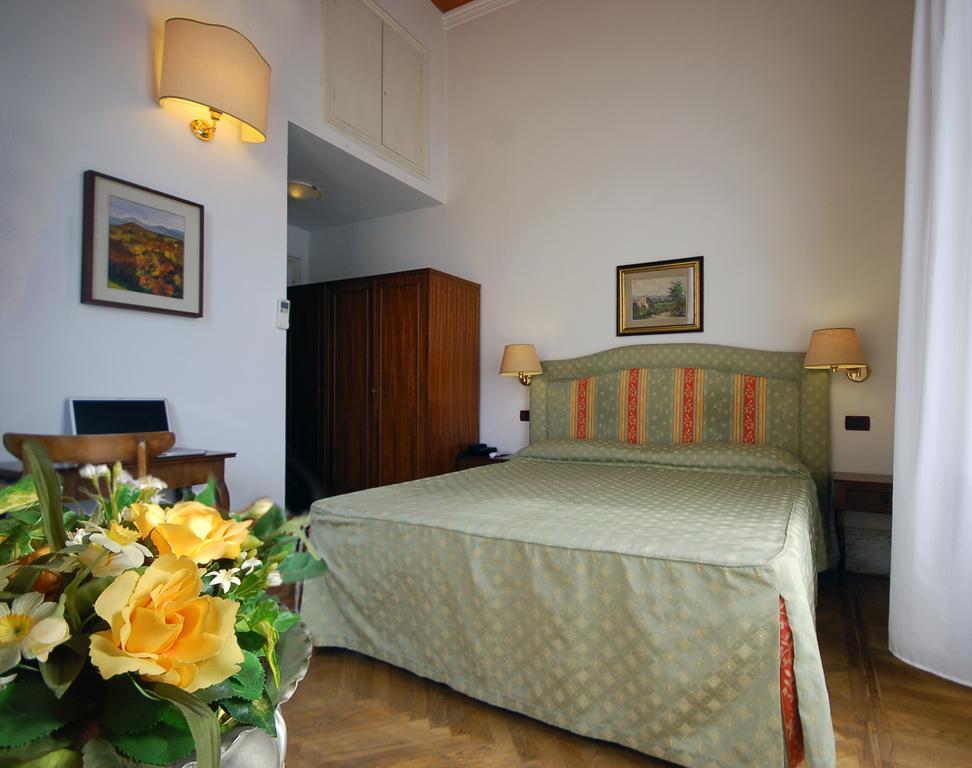 Hotel Ely В'яреджо Номер фото
