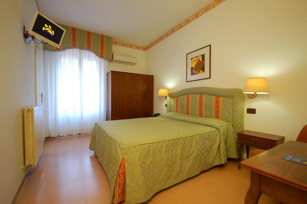 Hotel Ely В'яреджо Номер фото