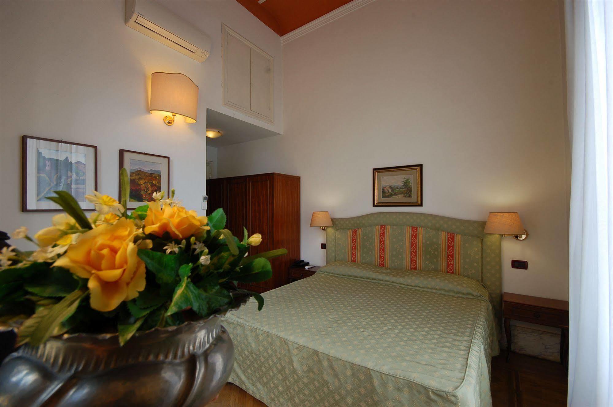 Hotel Ely В'яреджо Екстер'єр фото