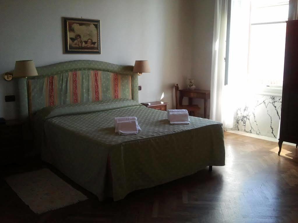 Hotel Ely В'яреджо Екстер'єр фото